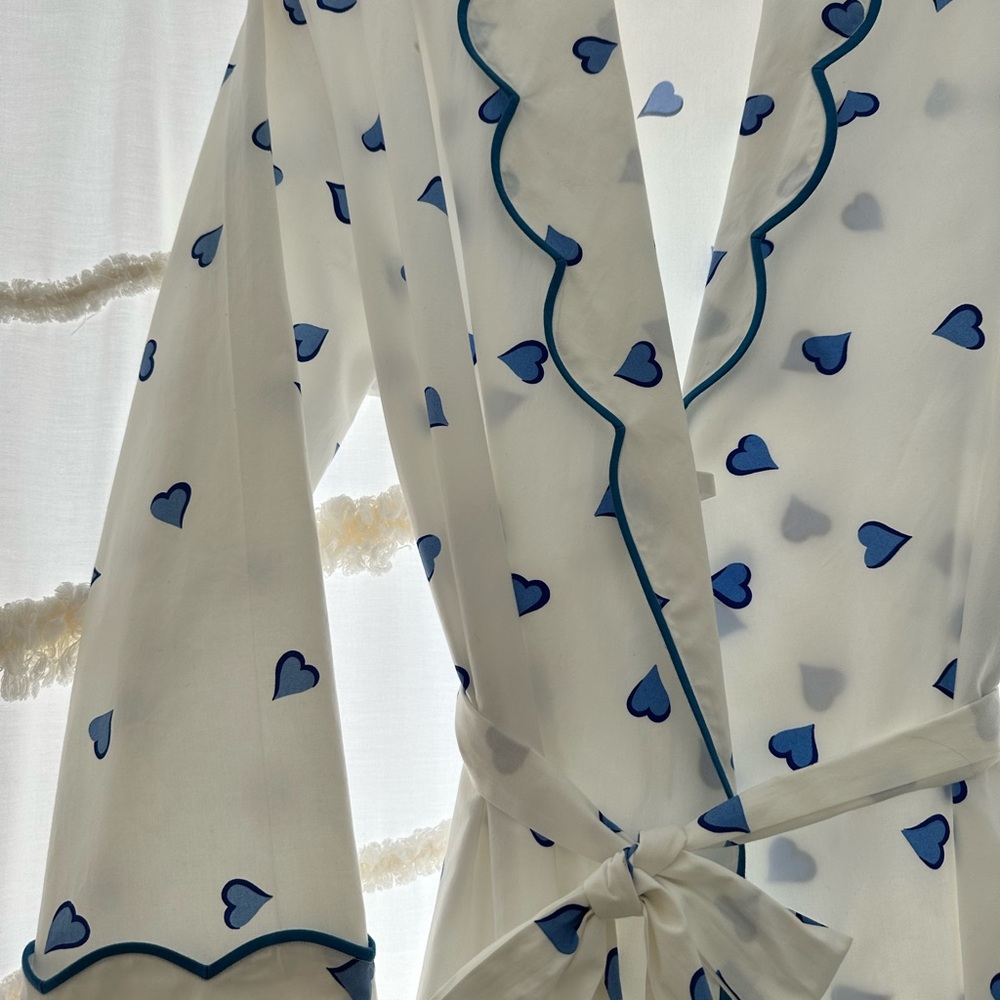 Parisian Designer Linen Robe - Picture 4 of 6